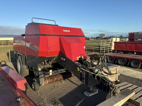 Case LBX 332 Baler image