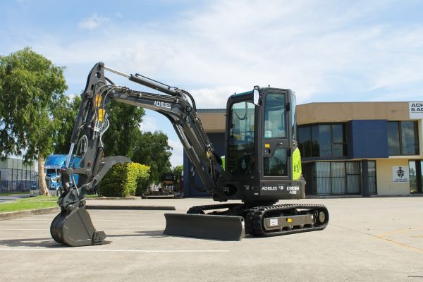SDLG38S Mini Excavator image