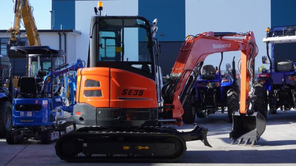 TRIDENT 3.8T A/C CABIN EXCAVATOR, 4 X SIZES BUCKETS, THUMB GRAB, RIPPER AND HYDRAULIC QUICK HITCH image