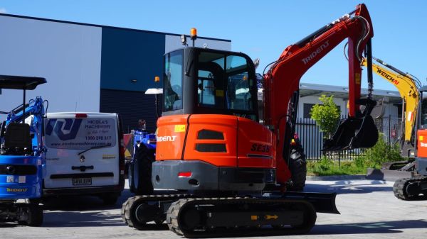 TRIDENT 3.8T A/C CABIN EXCAVATOR, 4 X SIZES BUCKETS, THUMB GRAB, RIPPER AND HYDRAULIC QUICK HITCH image