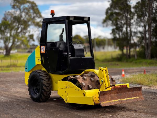 2009 Ammann ASC30 Vibrating Roller image