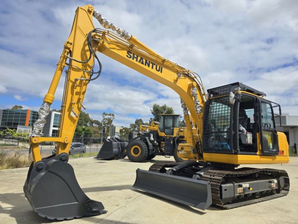 SE135 115hp Cummins engine 13.5T operation weight excavator image