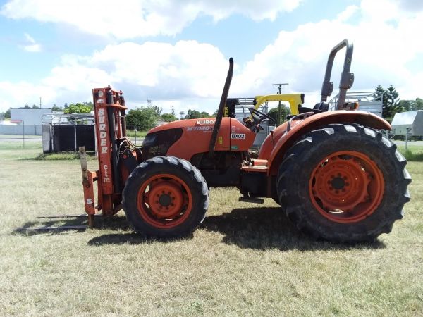 KUBOTA TRACTOR WITH FORKS | M7040 image