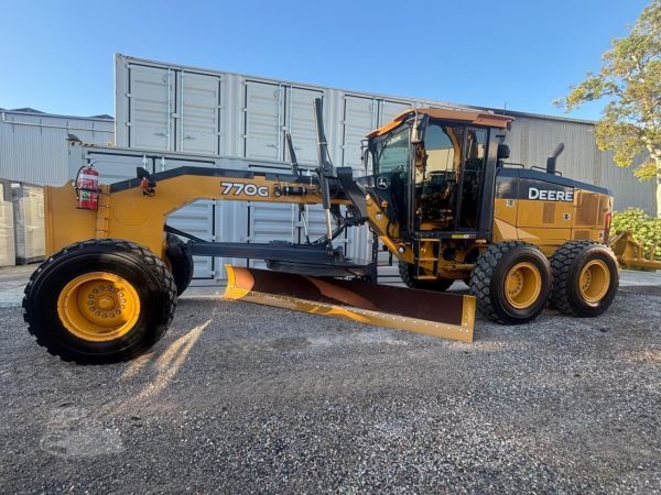 2019 DEERE 770G image