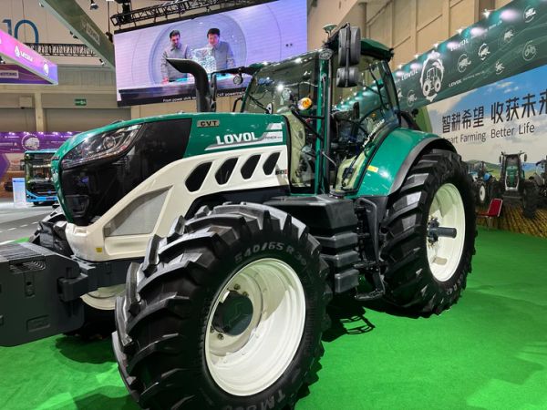 Lovol P7240, 240hp Tractor image