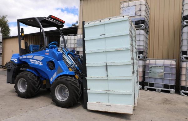 5.3K Multione Bee Loader with Side Shift Forks! Italian Manufacturing Excellence! image