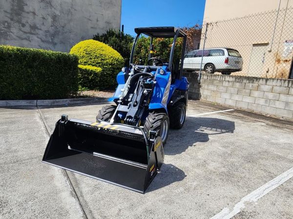 5.3K Multione Mini Loader with Digga 4in1 Bucket! Italian Manufacturing Excellence! image