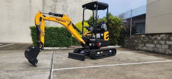 U17 Pro Yuchai Professional Series Mini Excavator 1.7T - Only 990mm wide image