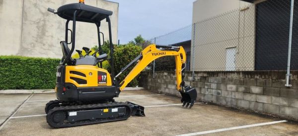 U17 Pro Yuchai 2024 Model Mini Excavator 1.7T - Only 990mm Wide! image