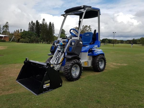 2.3EFI Multione Mini Loader with Digga 4in1 Bucket Included! Italian Manufacturing Excellence image