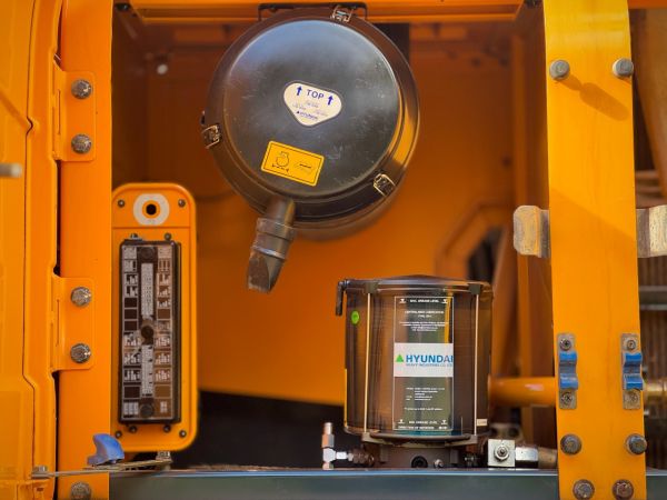 2019 Hyundai R290 Tracked-Excav LC-9 image