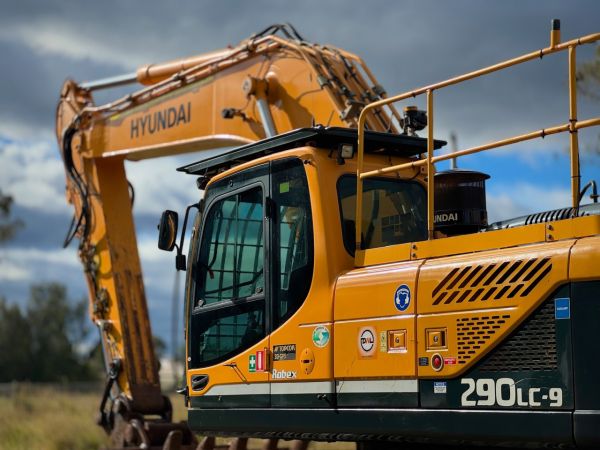 2019 Hyundai R290 Tracked-Excav LC-9 image