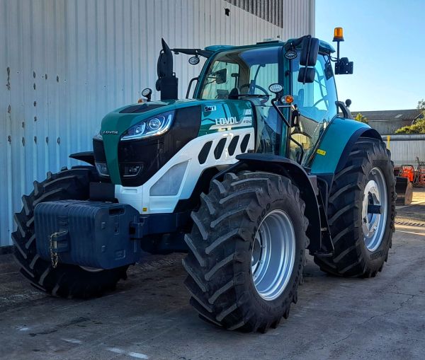 LOVOL P7240 TRACTOR - 240HP / CVT TRANSMISSION / TIER 3 ENGINE image
