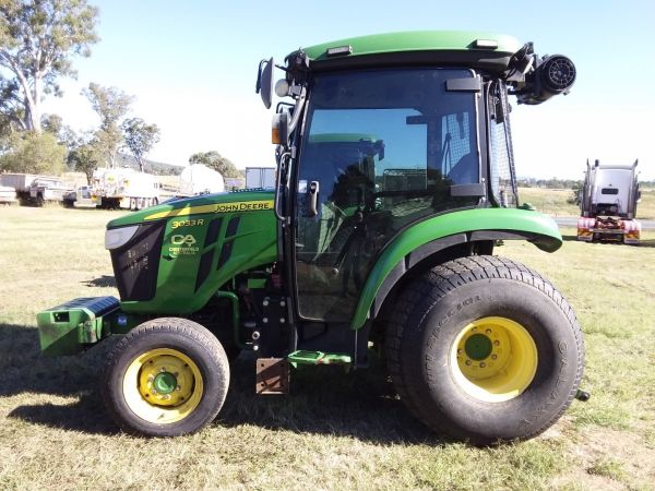 JOHN DEERE CAB TRACTOR | 3033R image