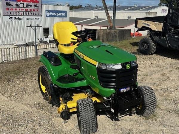 2021 John Deere X750 image