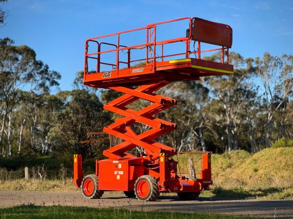 2015 JLG 260 MRT Scissor Lift image