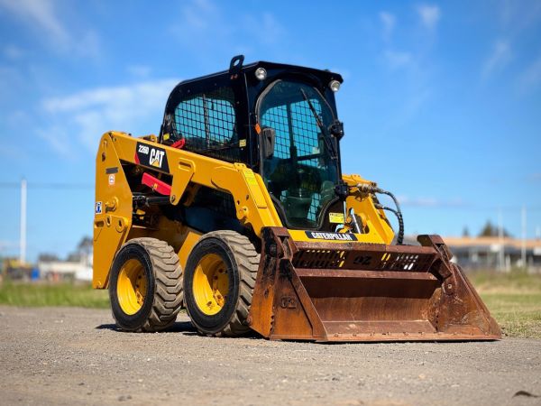 2018 Caterpillar 226 Skid Steer D image