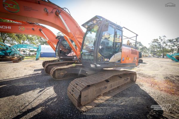 2018 Hitachi ZX260LC-5B image