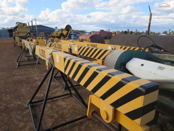 1 X UNKNOWN PIPE LIFT ROTATOR image