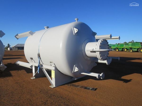 2013 KADOR ENGINEERING PRESSURE TANKER image