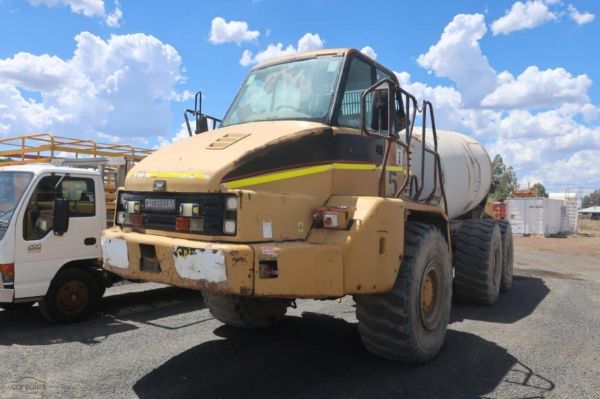 2004 Caterpillar 730 AGITATOR image