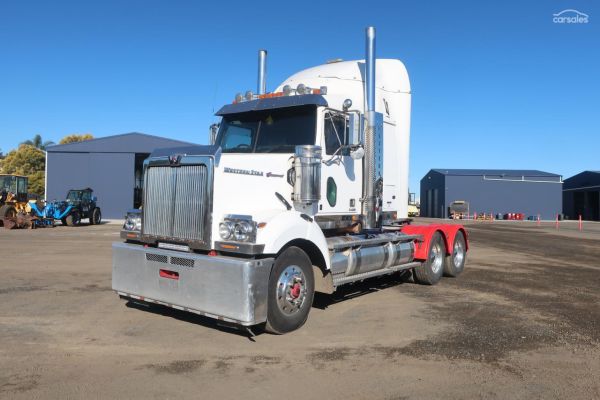 2018 Western Star 4800 Series 4800 FXB image