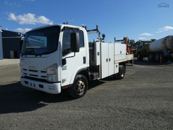 2012 ISUZU NPR 400 image
