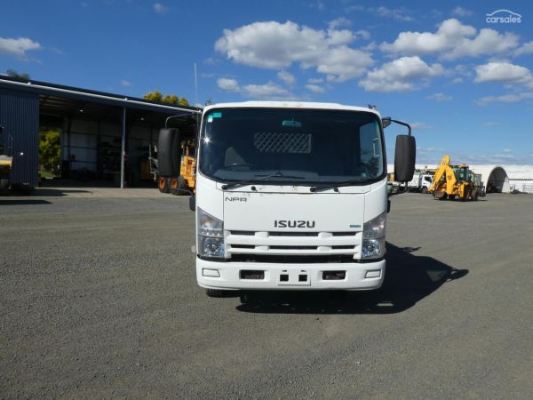 2012 ISUZU NPR 400 image