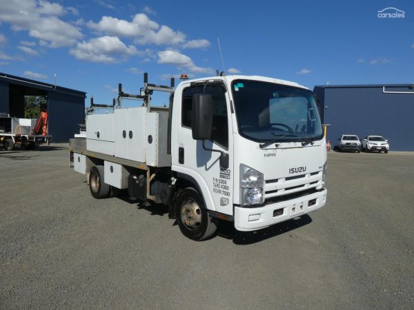 2012 ISUZU NPR 400 image
