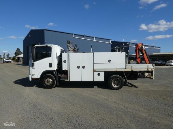 2012 ISUZU NPR 400 image