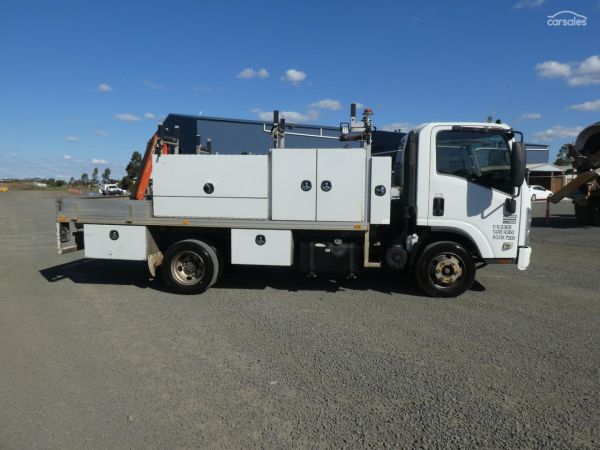2012 ISUZU NPR 400 image
