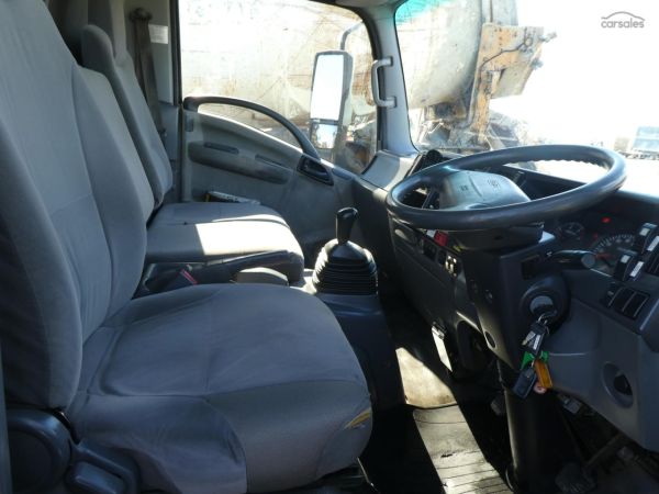 2012 ISUZU NPR 400 image
