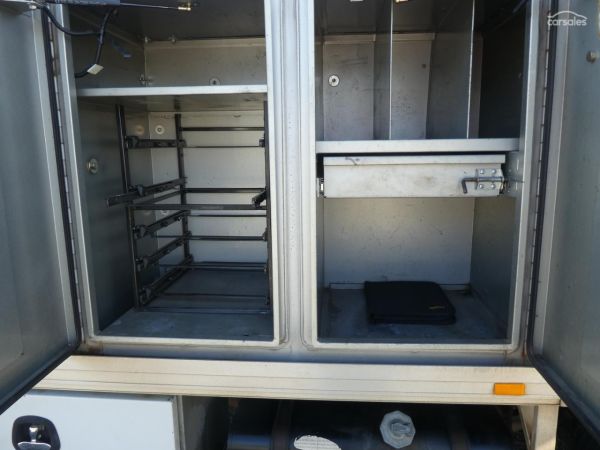 2012 ISUZU NPR 400 image