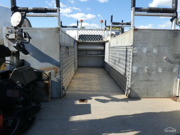 2012 ISUZU NPR 400 image