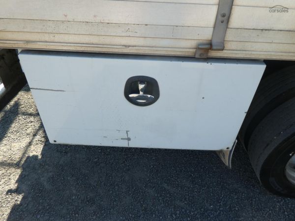 2012 ISUZU NPR 400 image