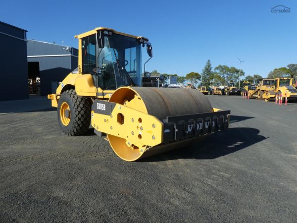 2023 VOLVO SD115B SMOOTH DRUM image