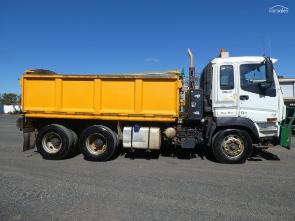 2010 ISUZU CXZ GIGA image