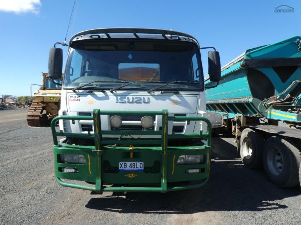 2010 ISUZU CXZ GIGA image