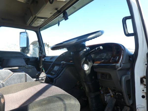 2010 ISUZU CXZ GIGA image