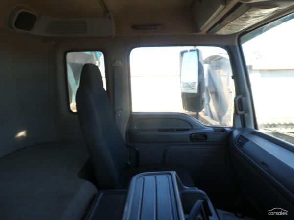 2010 ISUZU CXZ GIGA image