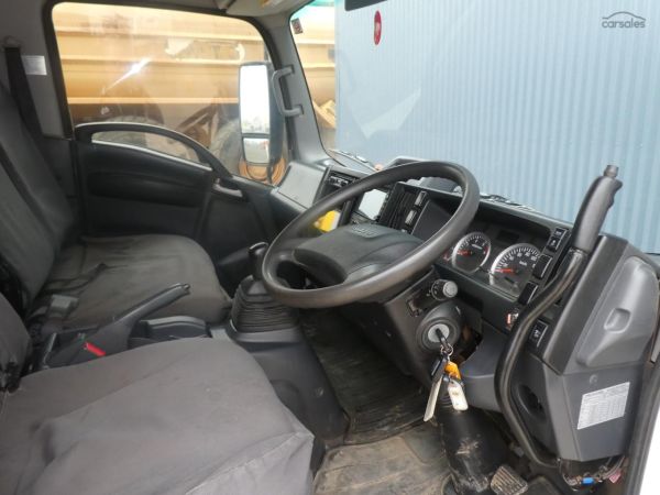 2021 ISUZU  NPR 4X2 image