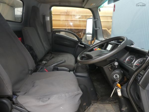 2021 ISUZU  NPR 4X2 image