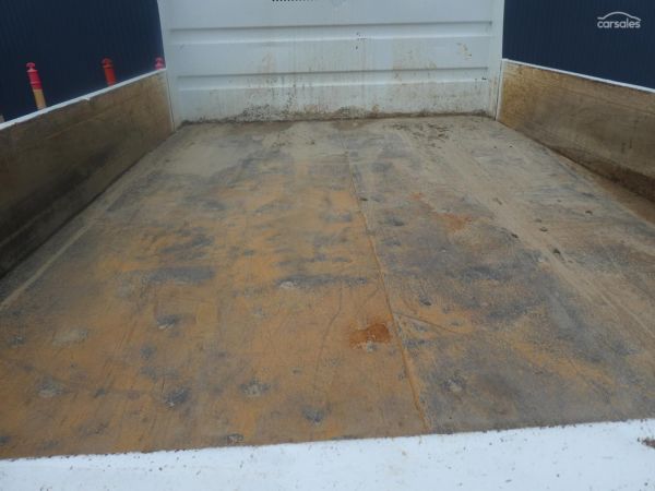 2021 ISUZU  NPR 4X2 image