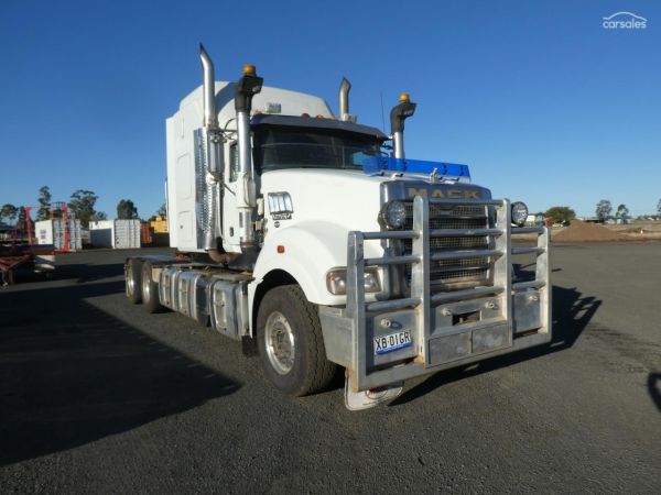 2011 Mack Titan image
