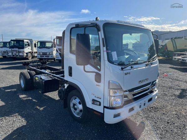 2025 Isuzu Npr 75-190 AMT MWB image