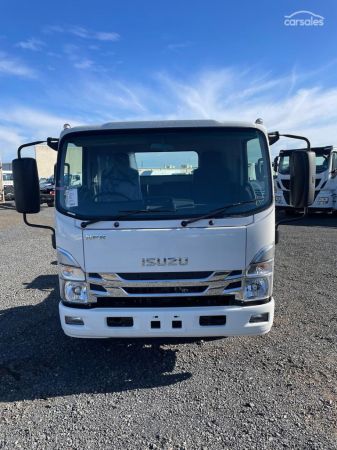 2025 Isuzu Npr 75-190 AMT MWB image