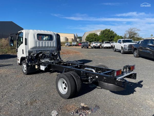 2025 Isuzu Npr 75-190 AMT MWB image