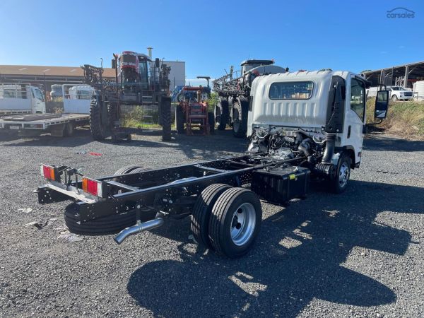 2025 Isuzu Npr 75-190 AMT MWB image