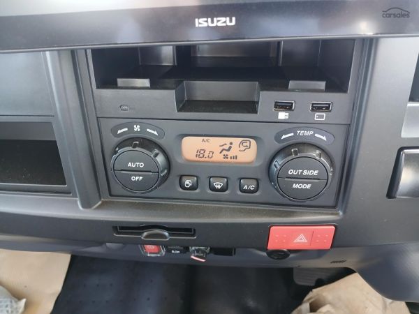 2025 Isuzu Npr 75-190 AMT MWB image