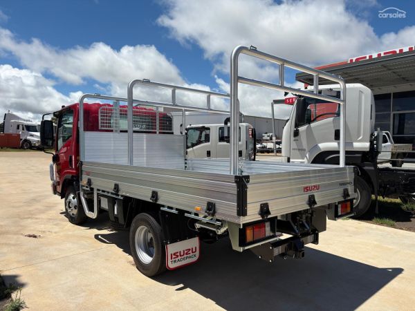 2025 Isuzu N Series NPR 45/55-155 Tradepack image